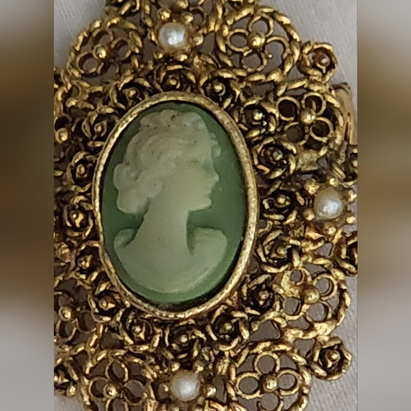 Vintage Green and Ivory Cameo , Filigree goldtone with faux pearls. 1940 era - Picture 12 of 16